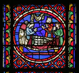 Fenster mit Darstellung der blinden, bettlägerigen Blanda, die die Geschichten der Reisenden hört